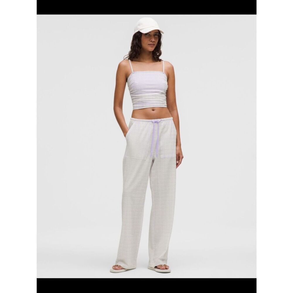 Lululemon Seersucker check Mid rise Pull on pant great for spring !!
